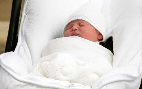 Британские подданные умиляются новорожденному принцу Луи