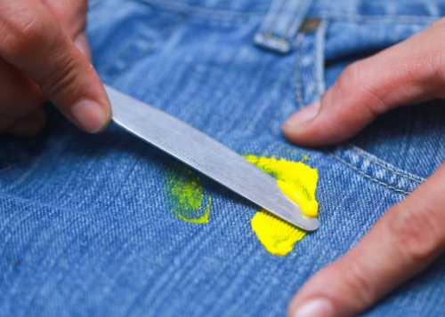 Как вывести пятно от краски с одежды