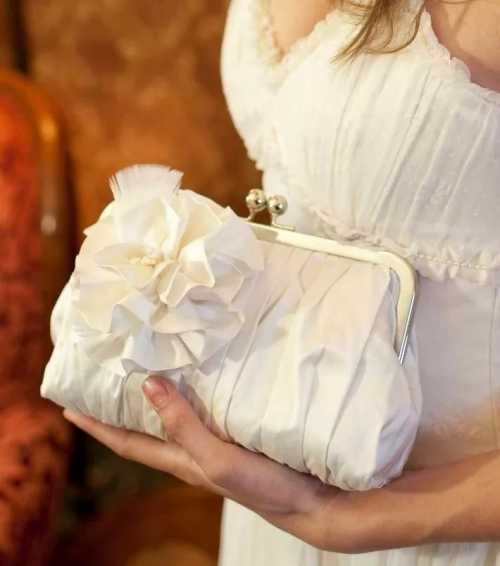 Что положить в сумочку невесты